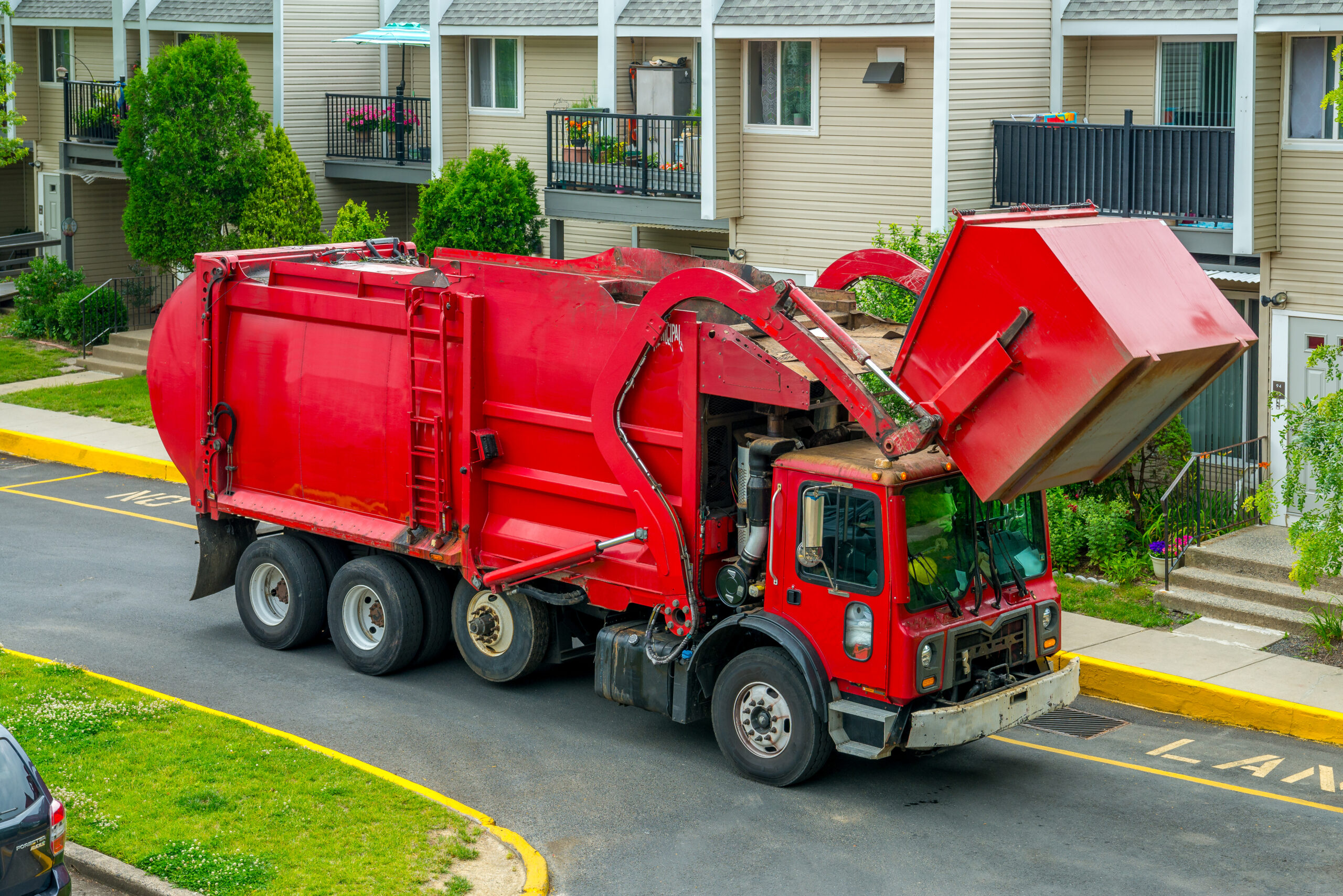 garbage-pickup-truck